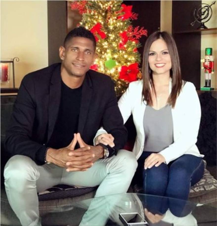 Carlo Costly viajó a Estados Unidos para disfrutar la Navidad junto a su bonita esposa Tita Torres.