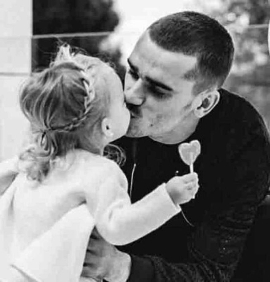 'Lo que importa es el amor: Feliz 2019', fue el mensaje de Griezmann para este 2019.