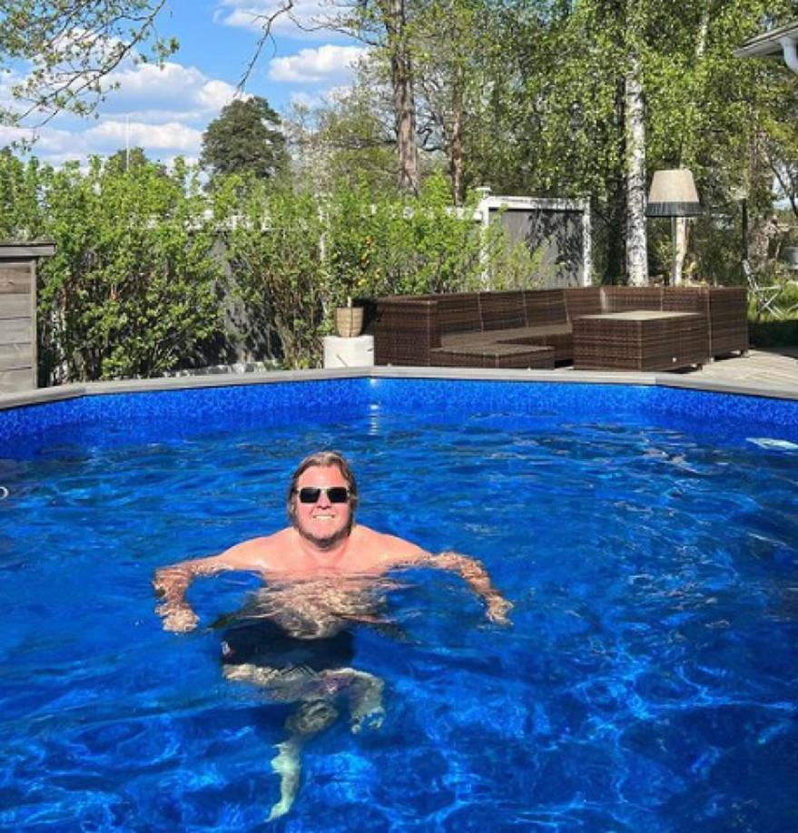 Pese a ser reconocido como uno de los mejores futbolistas de su época por su excelente habilidad de regate, asistencias y poderosos tiros a la portería, la carrera de Brolin se vio afectada por varias lesiones y esto lo obligó a dejar el fútbol muy joven.