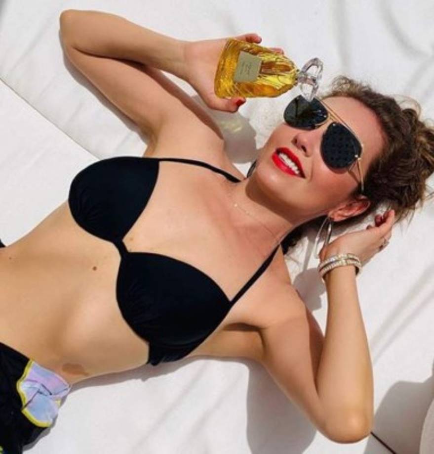 Pese a ser madre de dos, y tener 48 años, la intérprete de 'Amor a la mexicana' parece que se ha burlado del tiempo, y es que luce como de 20.