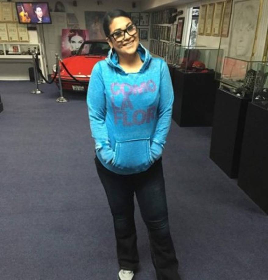 El parecido que tiene Suzette con su fallecida hermana es enorme, tanto que los seguidores de Selena se quedan asombrados y le envian mensajes en redes sociales.