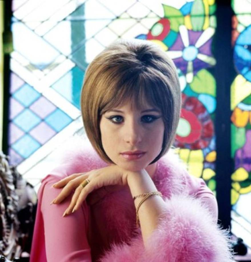 En mayo de 1964 lanzó el álbum 'People', con el que saltó a la fama y el que la situó en los primeros puestos de las listas de éxito.<br/>