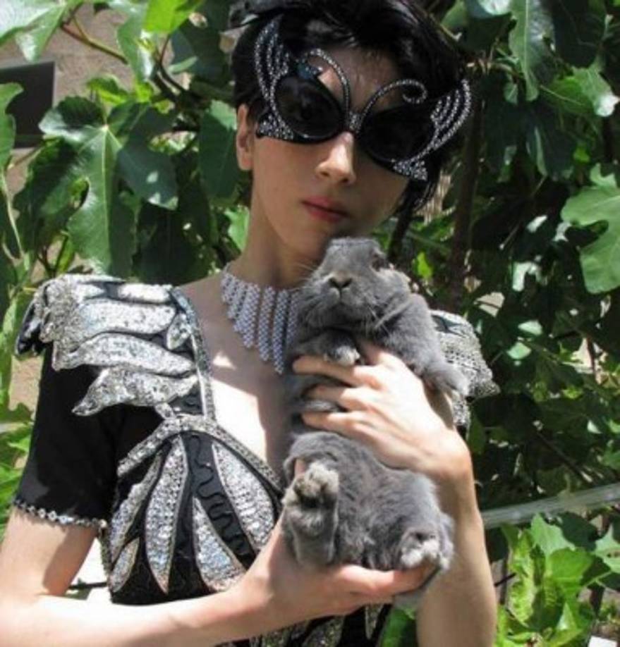 Las autoridades creen que la mujer, de origen iraní, actuó porque estaba enojada con YouTube por medidas que habían disminuido las visitas a su canal.