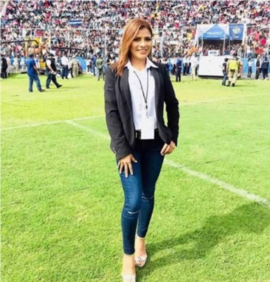 Sarai Espinal - Trabaja para HRN y Televicentro.