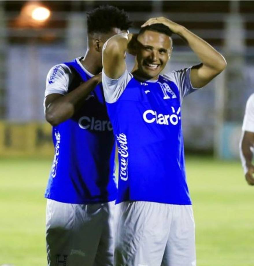 Alex López - El mediocampista del Alajuelense acompañará a Carlos Pineda en el centro del campo.