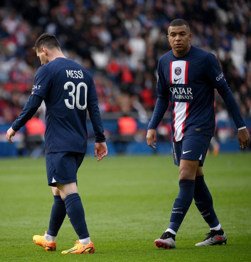 Mbappé se encuentra en una encrucijada, ya que debe decidir si se marcha traspasado ahora, renueva su contrato o queda libre en junio de 2024.