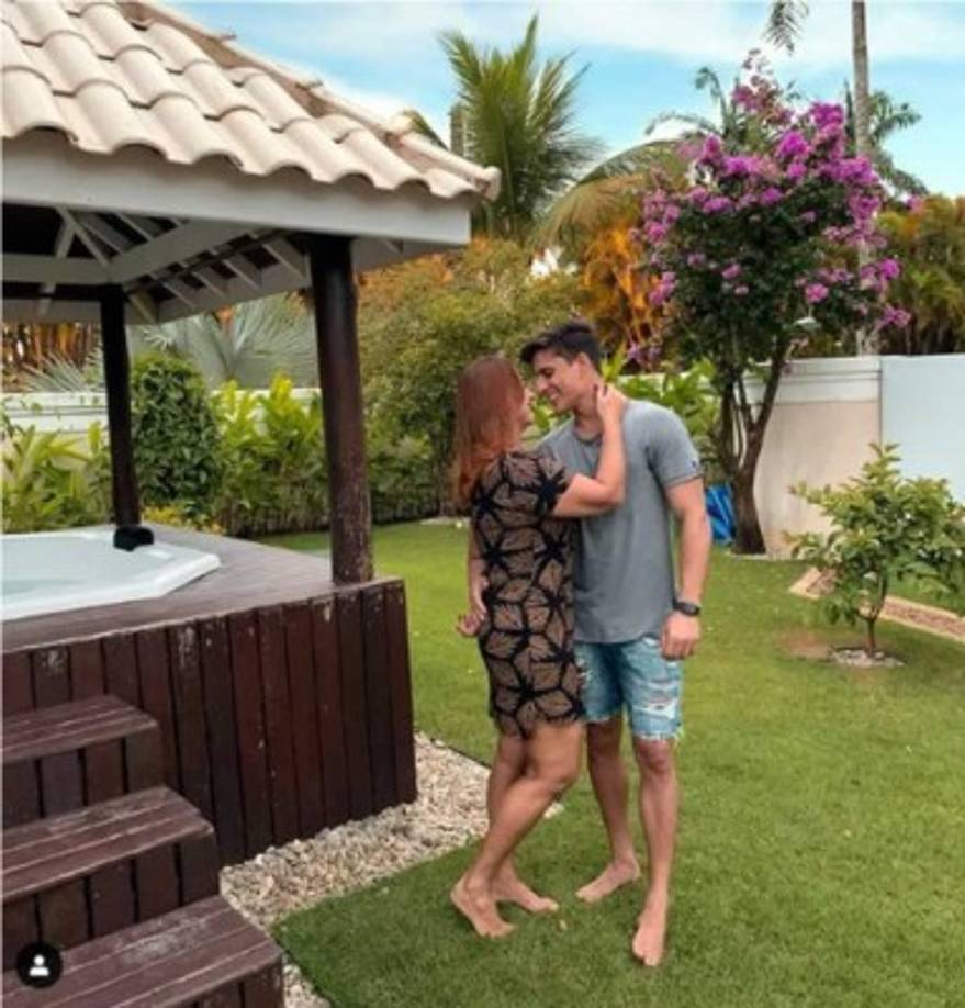 Ramos se dio a conocer por su relación con Nadine Goncalves, la madre del futbolista brasileño Neymar, del París Saint Germain. Ambos habían anunciado su amorío.