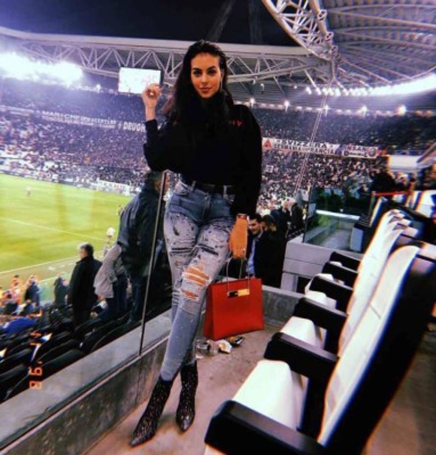 Georgina Rodríguez también ha reconocido que su relación cambió con el paso de los años, pero que siempre mantuvieron el contacto: 'Hubo años en que no nos vimos, pero de pequeñas sí y de adolescentes, unos años, también', indicó.