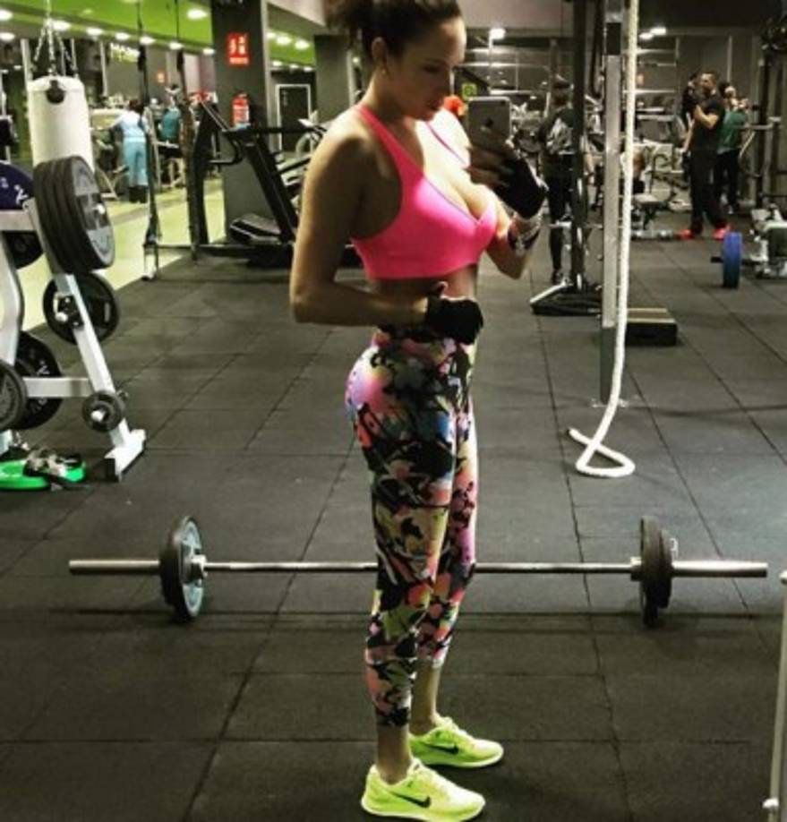 Samira Salomé en el gimnasio para mantener su cuerpo.