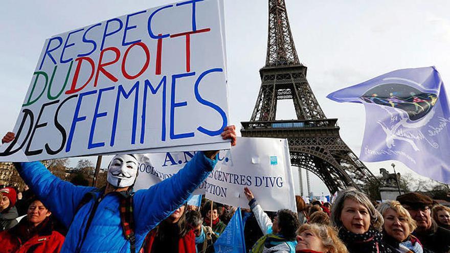 Diputados franceses votan a favor de constitucionalizar el aborto