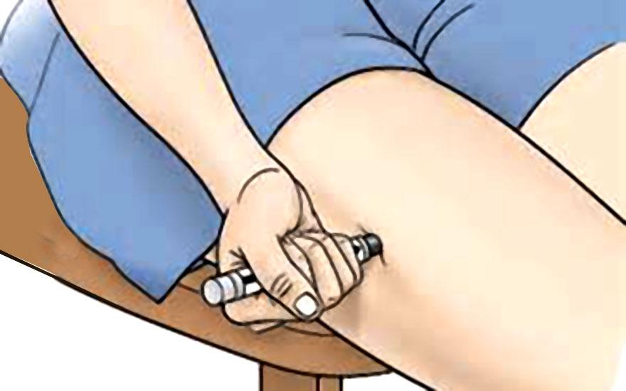 La epinefrina pertenece a una clase de medicamentos llamados agonistas alfa y beta adrenérgicos (agentes simpatomiméticos).