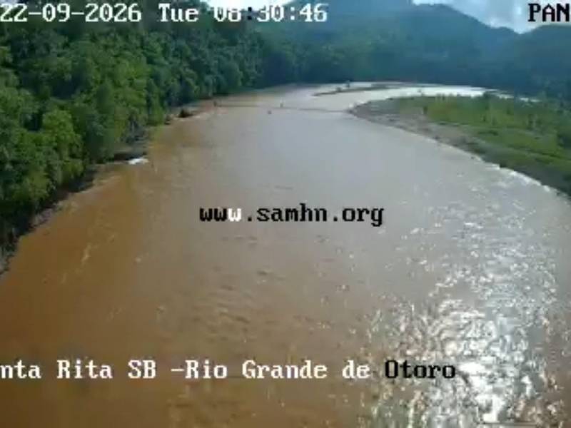 Así luce el aumento del caudal del río Grande de Otoro en Santa Rita, Santa Bárbara. Autoridades mantienen el monitoreo constante ante el riesgo de inundaciones por lluvias.