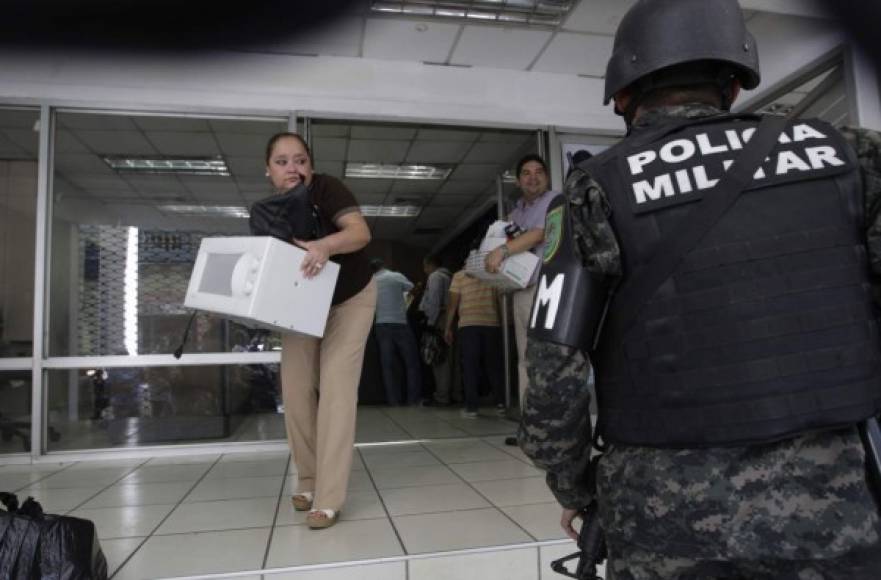 Hasta microondas que tenían en sus oficinas sacó el personal de la DEI.