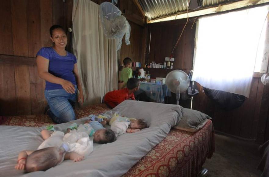 Carmen Mendoza (29) es una operaria de maquila que vive en condiciones de pobreza.