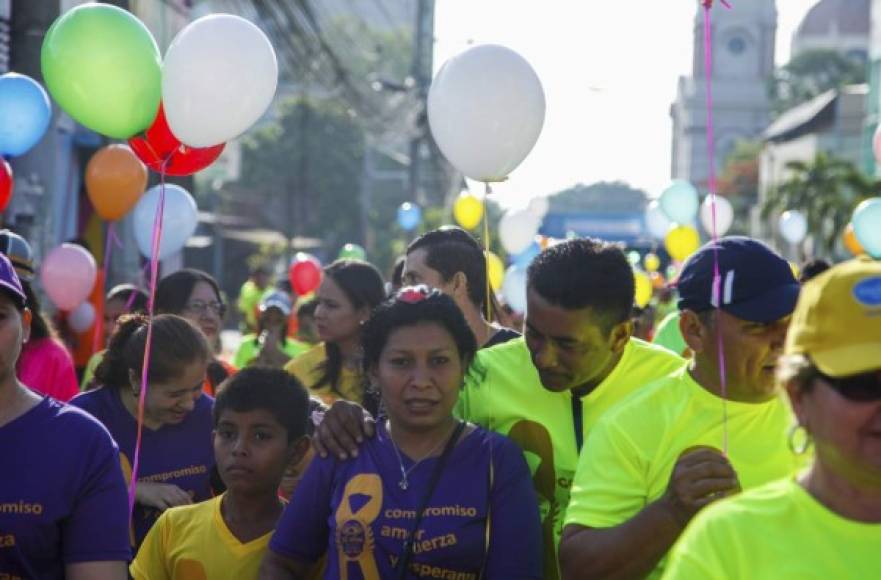 Familiares y sobrevivientes de cáncer apoyaron de principio a fin la actividad de recreación realizada el domingo 16 de agosto en San Pedro Sula.