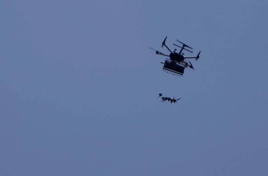 Un dron de las fuerzas israelíes fue utilizado para lanzar bombas lacrimógenas durante las protestas.
