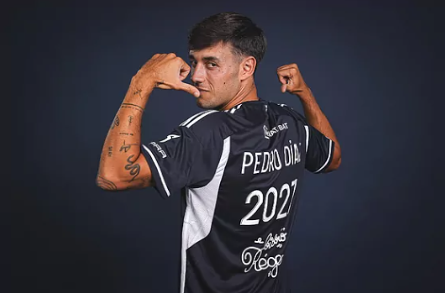 Alberth Elis tiene nuevo compañero. El mediocentro asturiano, Pedro Díaz ha firmado por el Girondins de Bordeaux. Llega procedente del Real Sporting de Gijón.