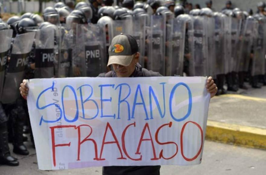 Venezuela, el país con las mayores reservas petroleras del mundo, atraviesa una grave crisis expresada en hiperinflación, escasez de alimentos y medicinas y fallos de los servicios públicos.