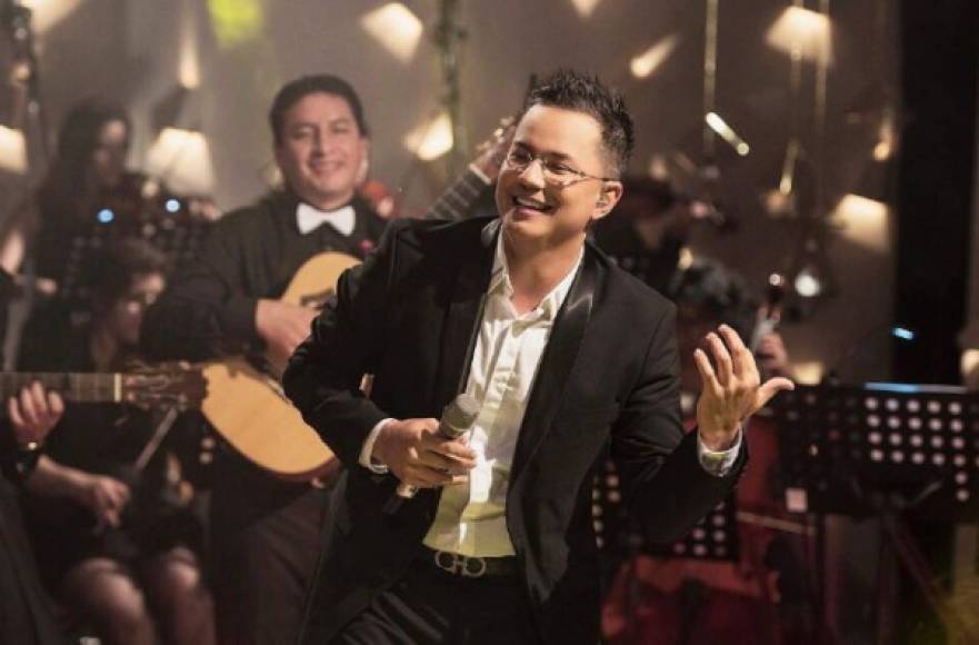 Charlie Zaa es uno de los boleristas románticos más importantes de Colombia. El cantante ha alcanzado el número 1 en listas tan prestigiosas como 'Top Latin Álbums' y 'Tropical Albums' de Billlboard.
