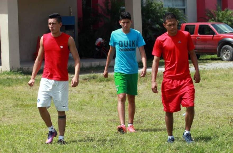 Los futbolistas mexicanos Mauricio García Escobar, Julio García y José Rolando Hernández no pasaron las pruebas con el Vida y regresará a su país.