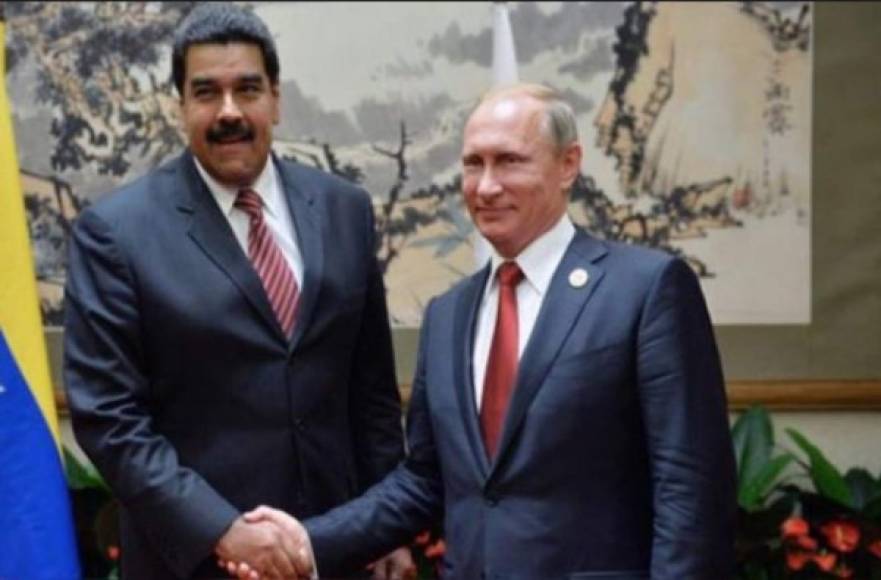 Rusia y China siguen apoyando a Maduro como legítimo presidente y acusan a Estados Unidos de injerencia extranjera.