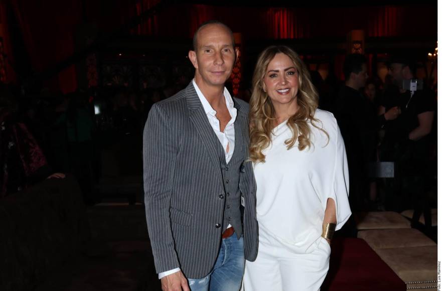 Andrea Legarreta no es celosa con las ex parejas de su esposo Erik Rubín, al contrario, hasta se lleva bien con todas las que en algún momento le robaron el corazón al cantante. Así lo aseguró el integrante de Timbiriche, quien comentó que mantiene excelente relación con quienes tuvo un romance en el pasado.