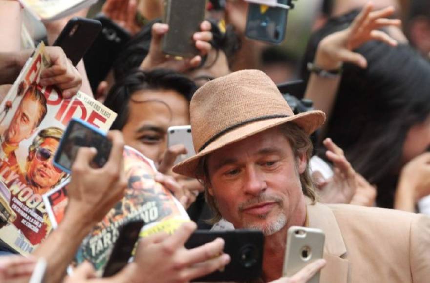 A pesar de que en días anteriores se había confirmado también la presencia de Tarantino en esta alfombra roja, finalmente Sony Pictures notificó vía twitter que el afamado director no estaría presente ni en la 'master class' que iba a ofrecer en un complejo cinematográfico de Naucalpan, Estado de México, ni en la premiere de su película.