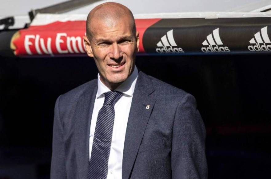 GRAF5398. MADRID, 16/03/2019.- El entrenador francés del Real Madrid Zinedine Zidane al inicio del partido de la vigésimo octava jornada de Liga que disputan ante el Celta de Vigo en el estadio Santiago Bernabéu de Madrid. EFE/Rodrigo Jiménez