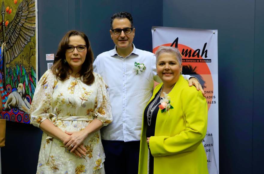 Nidia Manzanares, Gustavo Larach y Pamela Letona