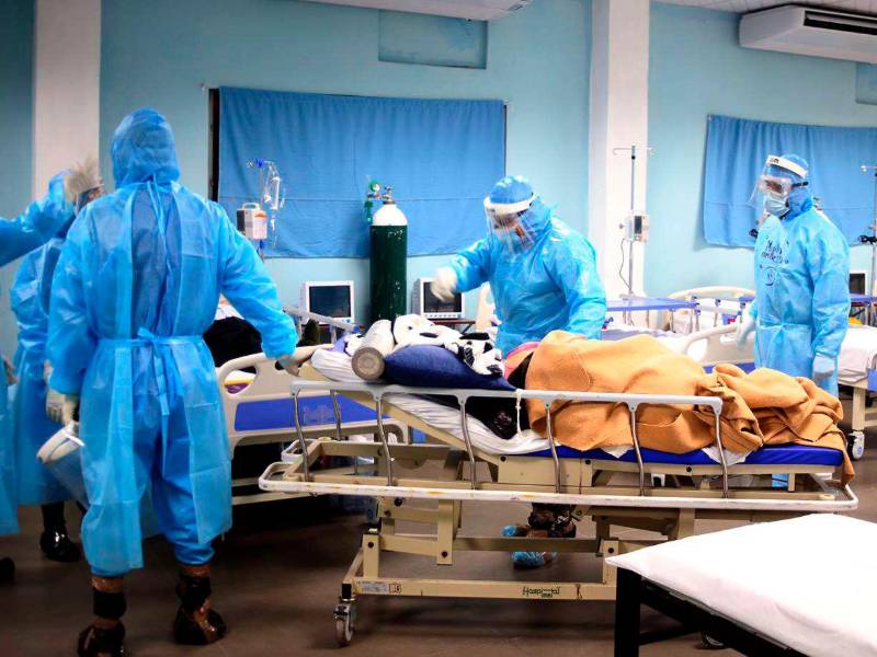 El personal médico, de enfermería y de apoyo han estado 20 meses atendiendo pacientes en salas covid.