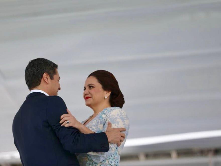 ¡JOH está de cumpleaños! Hijas comparten inéditas fotos por sus 57 años