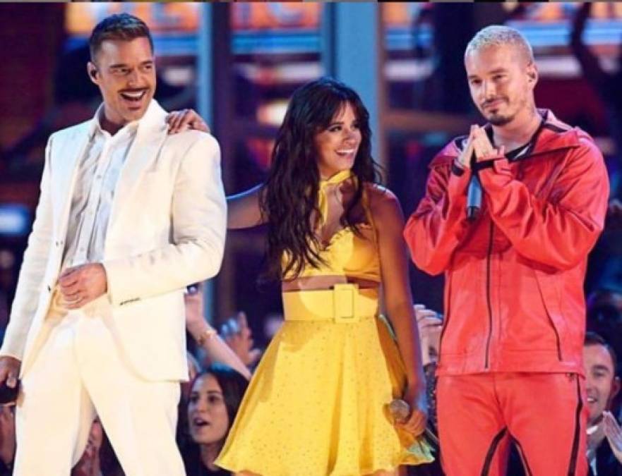 Martin ha colaborado con varios artistas como J Balvin y Camila.