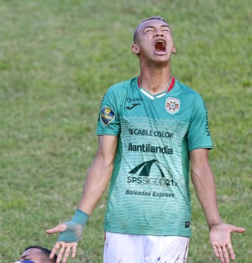 Kervin Arriaga, gritando con mucho enfado durante el partido.