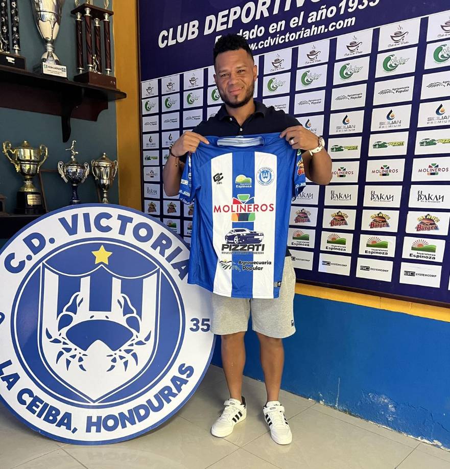 El delantero panameño Rolando Blackburn fue presentado también por el Victoria. ‘El Toro’ llega al club hondureño procedente del UMECIT FC de la Liga Panameña de Fútbol, donde también tuvo un paso en el Tauro FC durante el 2023.