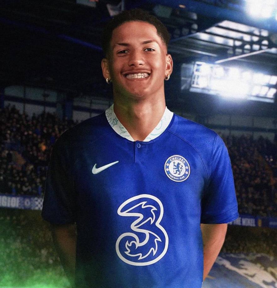 El Chelsea completó este domingo el fichaje del extremo juvenil brasileño Angelo Gabriel, de 18 años, pero ya con 129 partidos como profesional con el Santos, del que ahora llega al club inglés, según anunció en un comunicado, que no especifica ni la duración de su contrato ni el coste del fichaje.