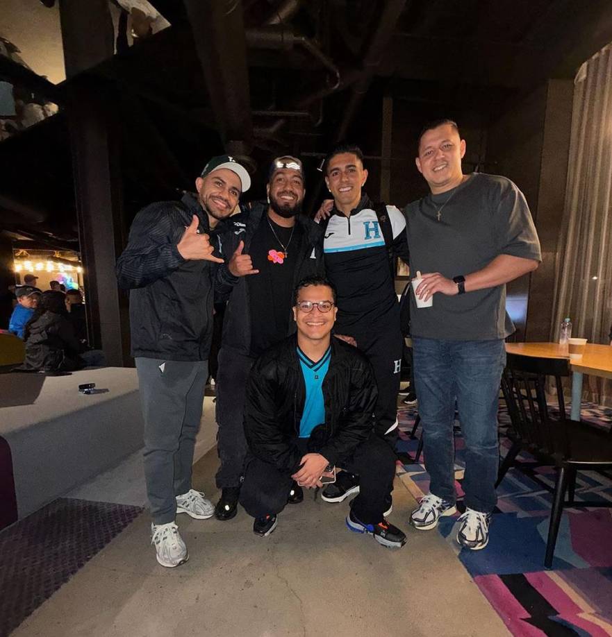 Luis Palma también celebró el triunfo junto con los miembros del Podcast ‘Los Hijos de Morazán’.