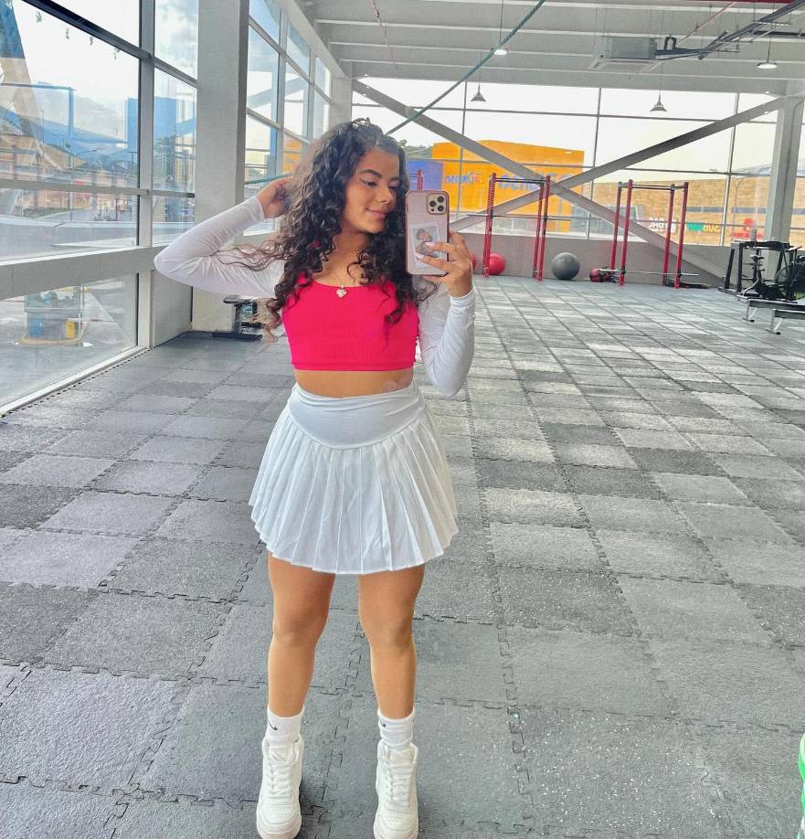 Su nombre es Kiria Rubio, tiene 19 años de edad y es originaria de la ciudad de San Pedro Sula. 