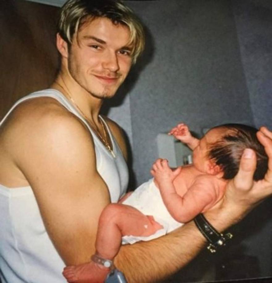 El primer hijo de la pareja se llama Brooklyn Joseph Beckham, quien nació en Londres, el 4 de marzo de 1999.