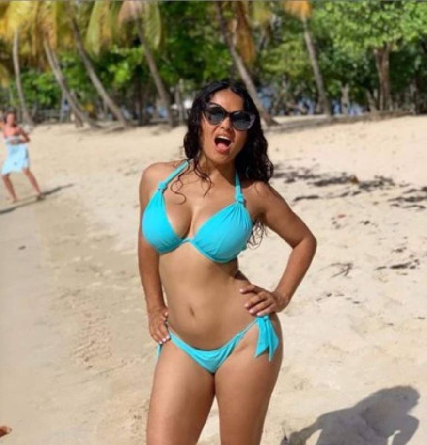 'Si, mañana cumplo 53. Y!?', escribió junto a esta imagen en la que luce un bikini color turquesa, provocando la reacción de miles de sus fans y también de varios famosos.