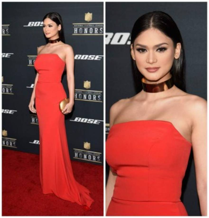 La miss Universo 2016, Pía Alonzo Wurtzbach en uno de sus looks de rojo para las fiestas de la NFL previas al Super Bowl.