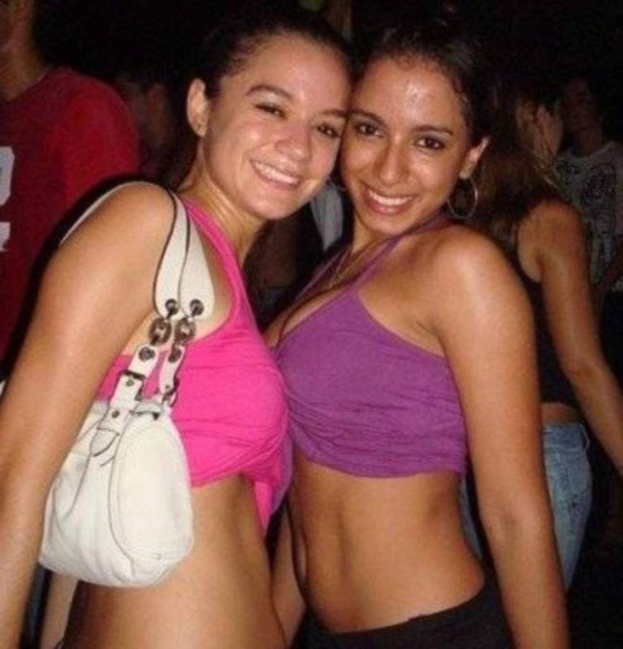 A la edad de ocho años, comenzó a cantar en el curso de catecismo de la Iglesia de Santa Luzia de su barrio y, posteriormente formó parte del coro de la iglesia, gracias a la intervención de sus abuelos maternos, Pedro y Glorete.