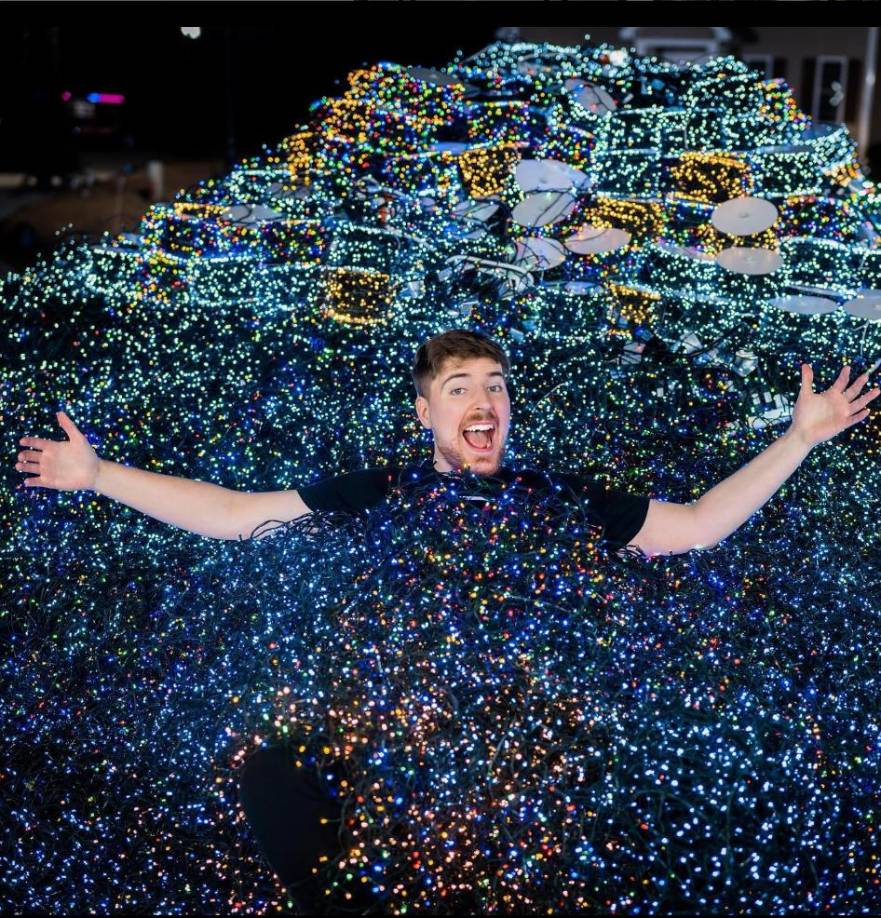 1. El top lo lidera MrBeast (Jimmy Donaldson) con 54 millones de dólares anuales gracias a sus 162 millones de seguidores. Su puntuación de compromiso es de 5.99% y su puntuación de emprendimiento es de 3.