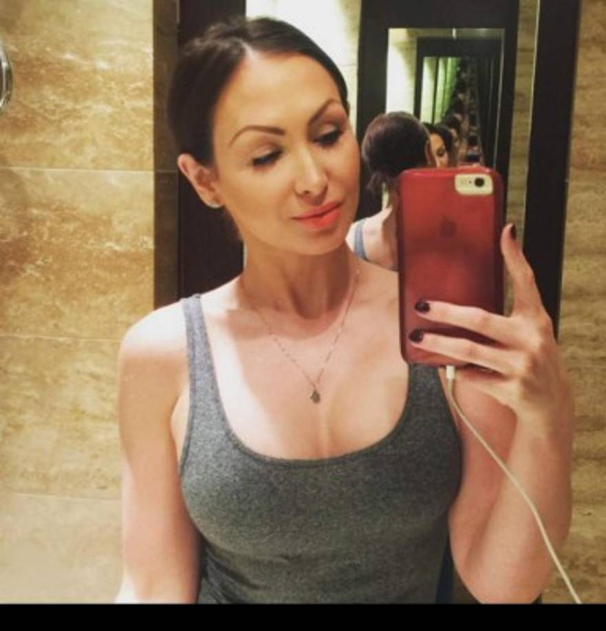 Pero los dueños de la cadena radial no estaban muy contentos con la inapropiada actuación de la pareja.