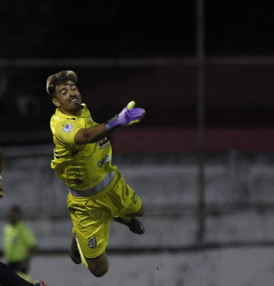 Francisco Del Riego: Portero argentino que no lo hizo nada mal en los momentos que le tocó jugar como titular con el Platense. El arquero cuenta con 29 años de edad y podría ser fichado por algún club de la primera división.