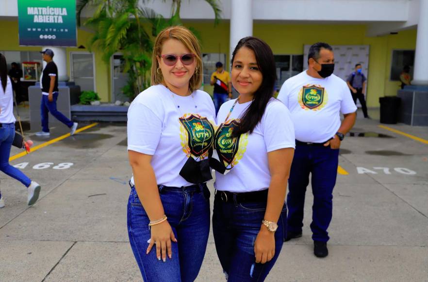 Biby Flores y Sandy Mejía