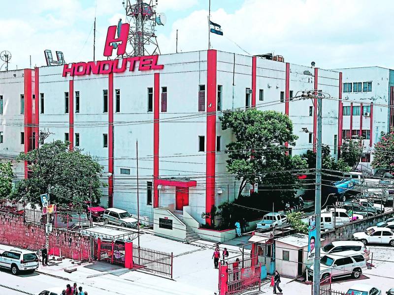 Por otra parte los trabajadores exigen mejores salarios.