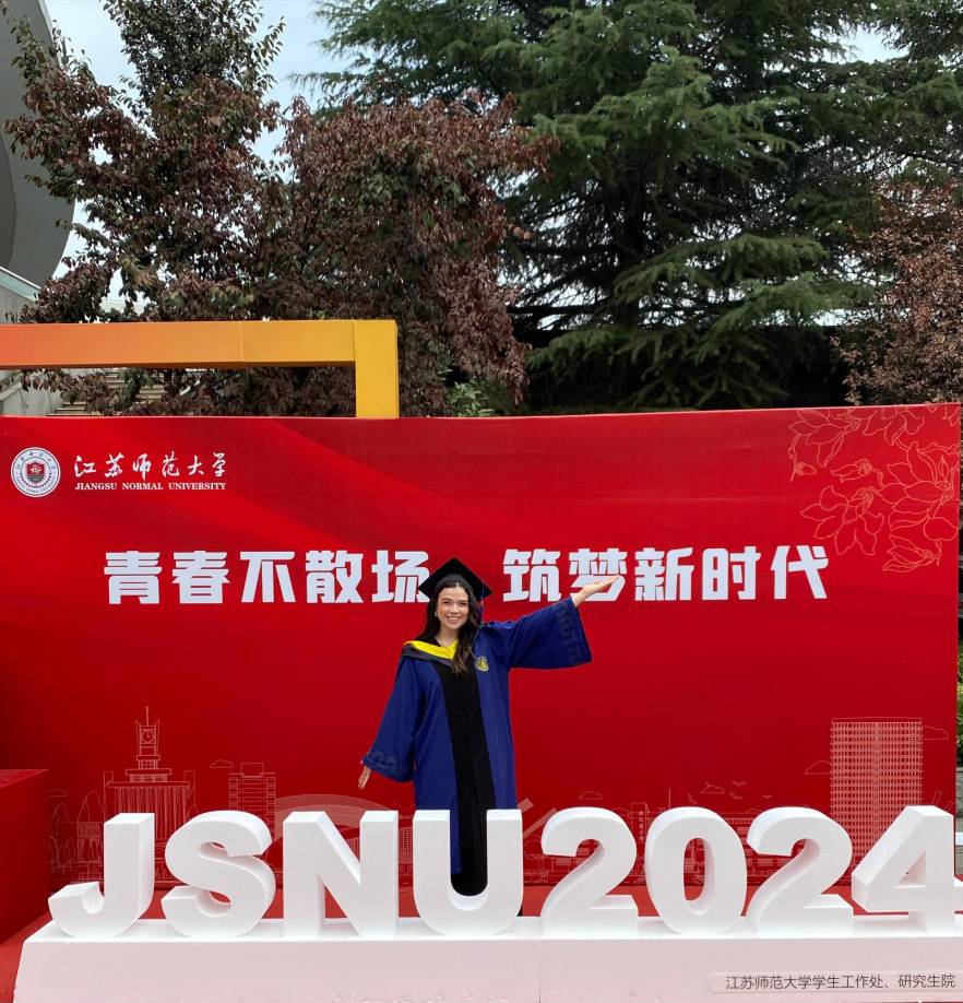 Jackline Domínguez contó en entrevista exclusiva a LA PRENSA, que esta muy contenta y orgullosa de ser la primera hondureña en egresar con honores de un máster en ingeniería mecánica en la provincia de Jiangsu, China.