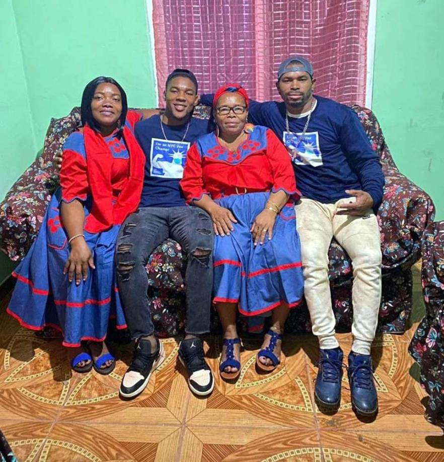 Yeison Mejía - El jugador del Real España disfrutó de la llegada del 2023 con su familia.