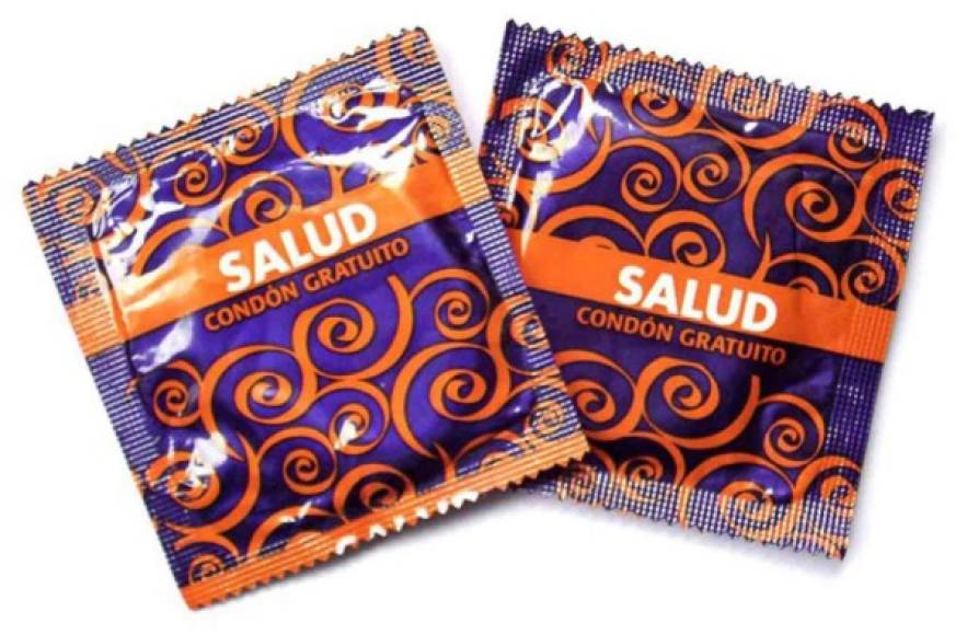 IMPOTENCIA. Otro mito es que el uso del preservativo causa importencia sexual. Sexólogos aseguran que esto es falso, puesto a que este problema en los hombres de debe a problemas emocionales y fisiológicos.
