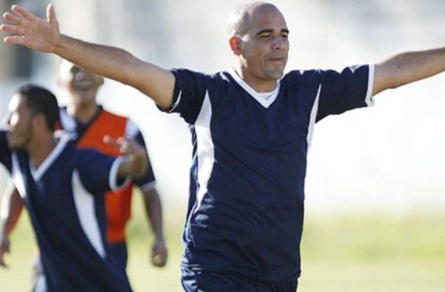 Óscar Torlacoff: Delantero uruguayo que llegó a Honduras en el 2005, todavía juega en el fútbol catracho a sus 43 años es un ejemplo, milita en el Comayagua FC de la segunda.